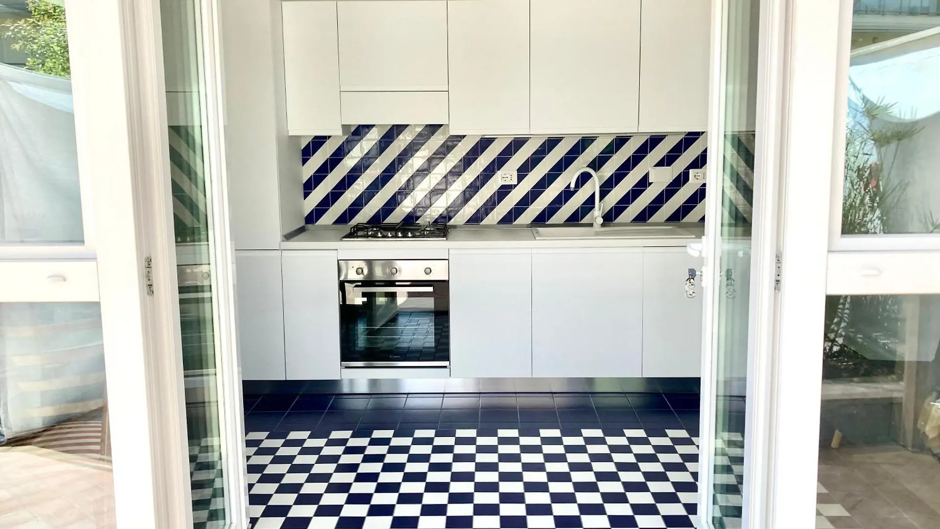Maison Blue Con Patio Fregenae Italy