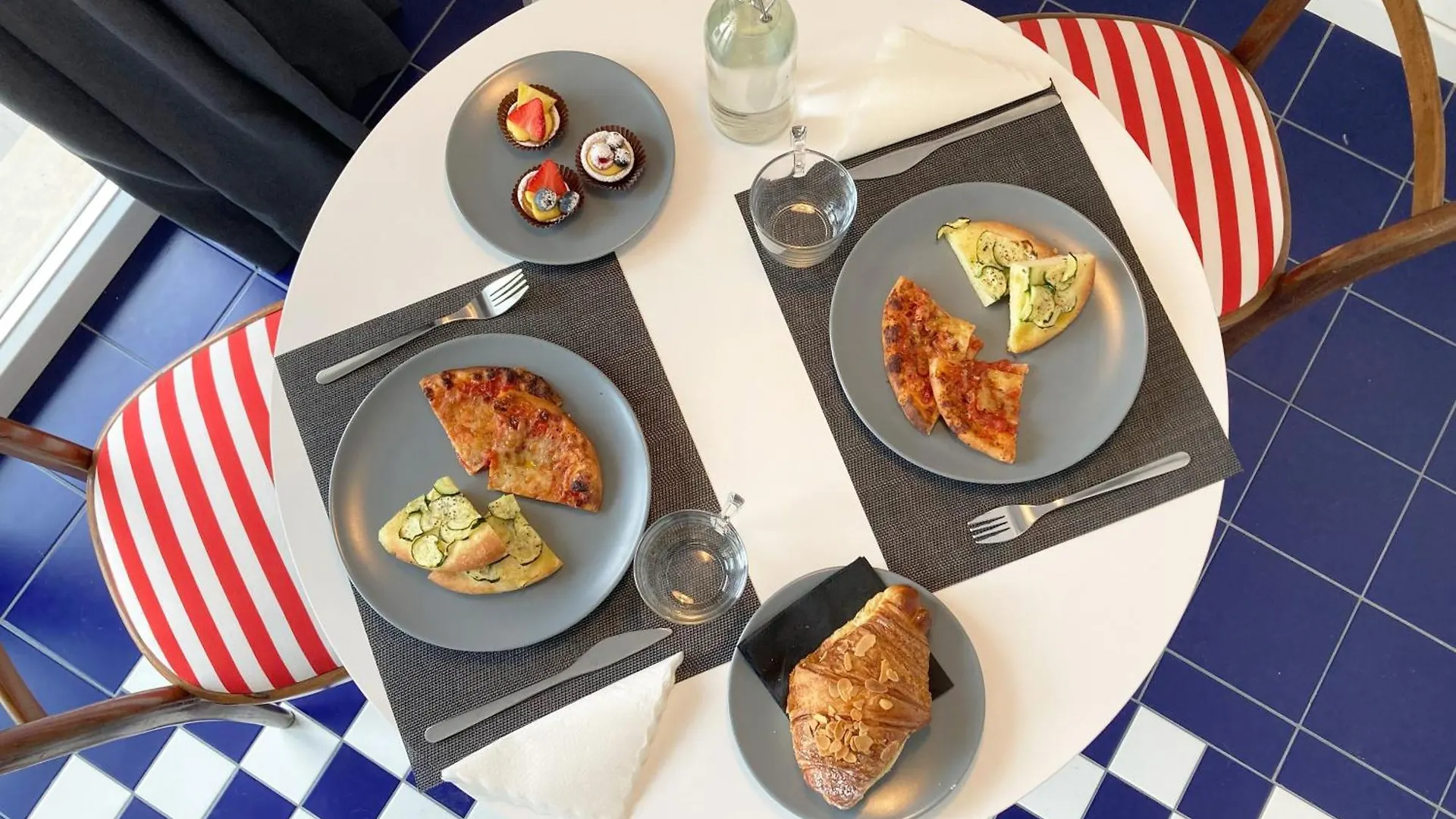 Maison Blue Con Patio Fregenae
