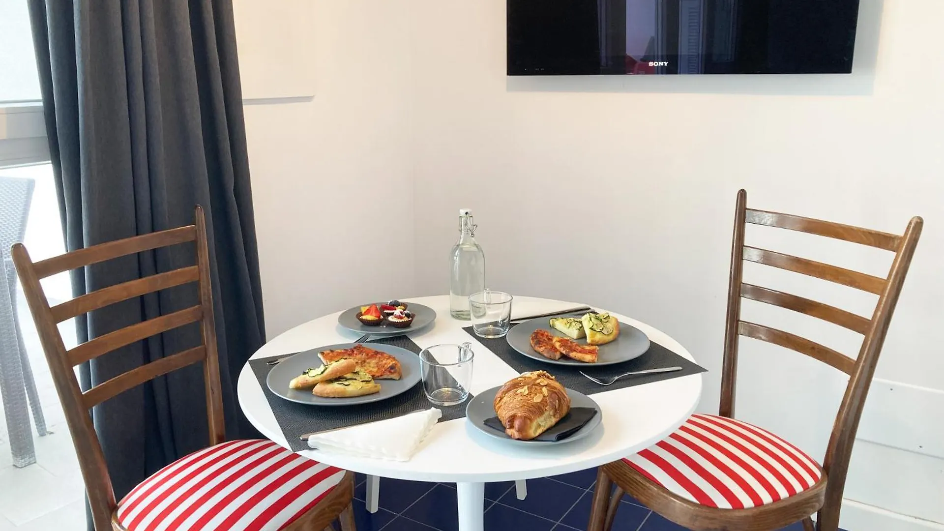 Maison Blue Con Patio Fregenae